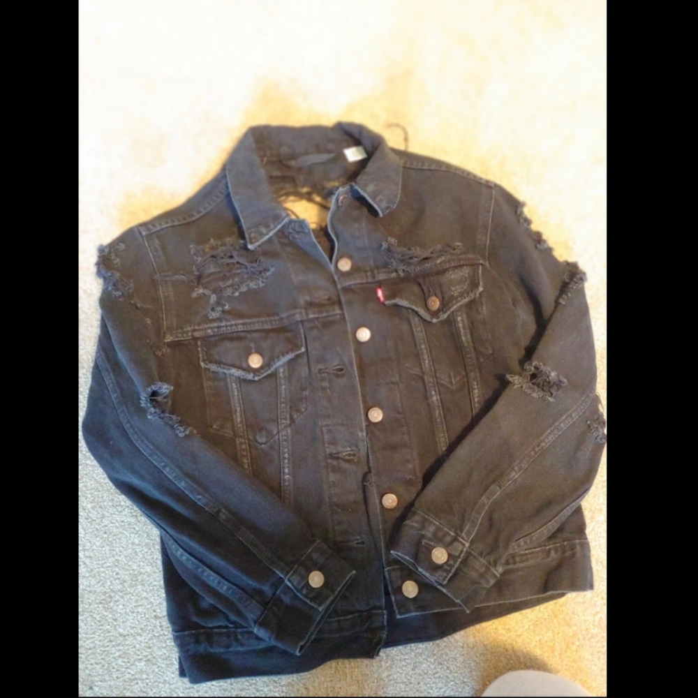 NWOT Levi's Distressed Black Denim Jacket